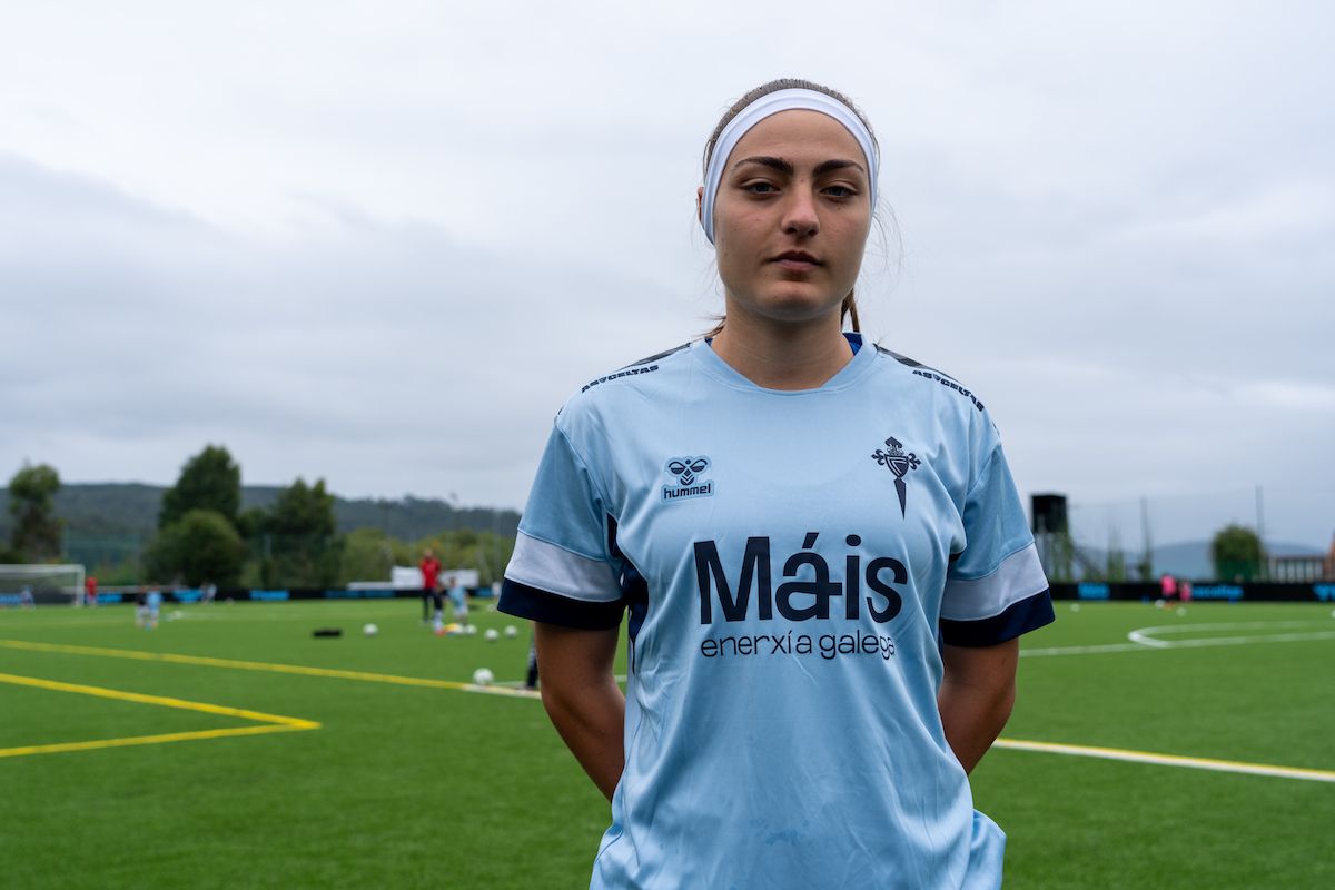 La jugadora de As Celtas Ana Toubes con la nueva equipación.