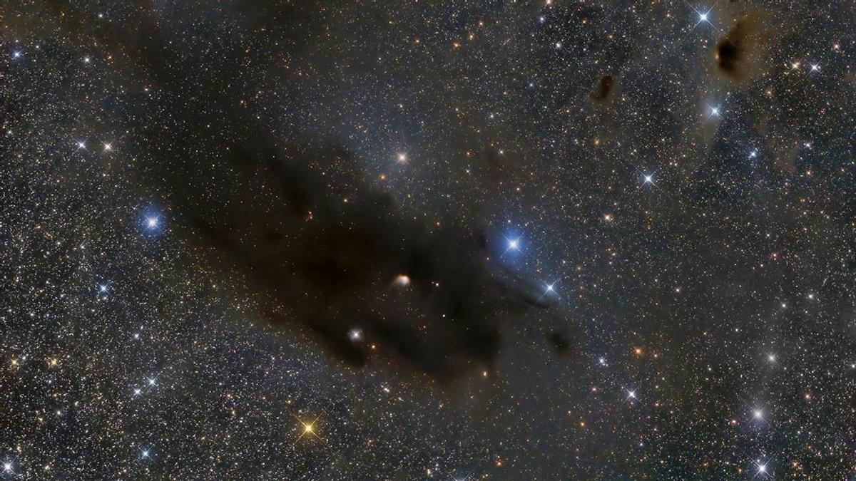 Nube de Heiles 2, que forma parte de la nube molecular de Tauro (Taurus Molecular Cloud (TMC).