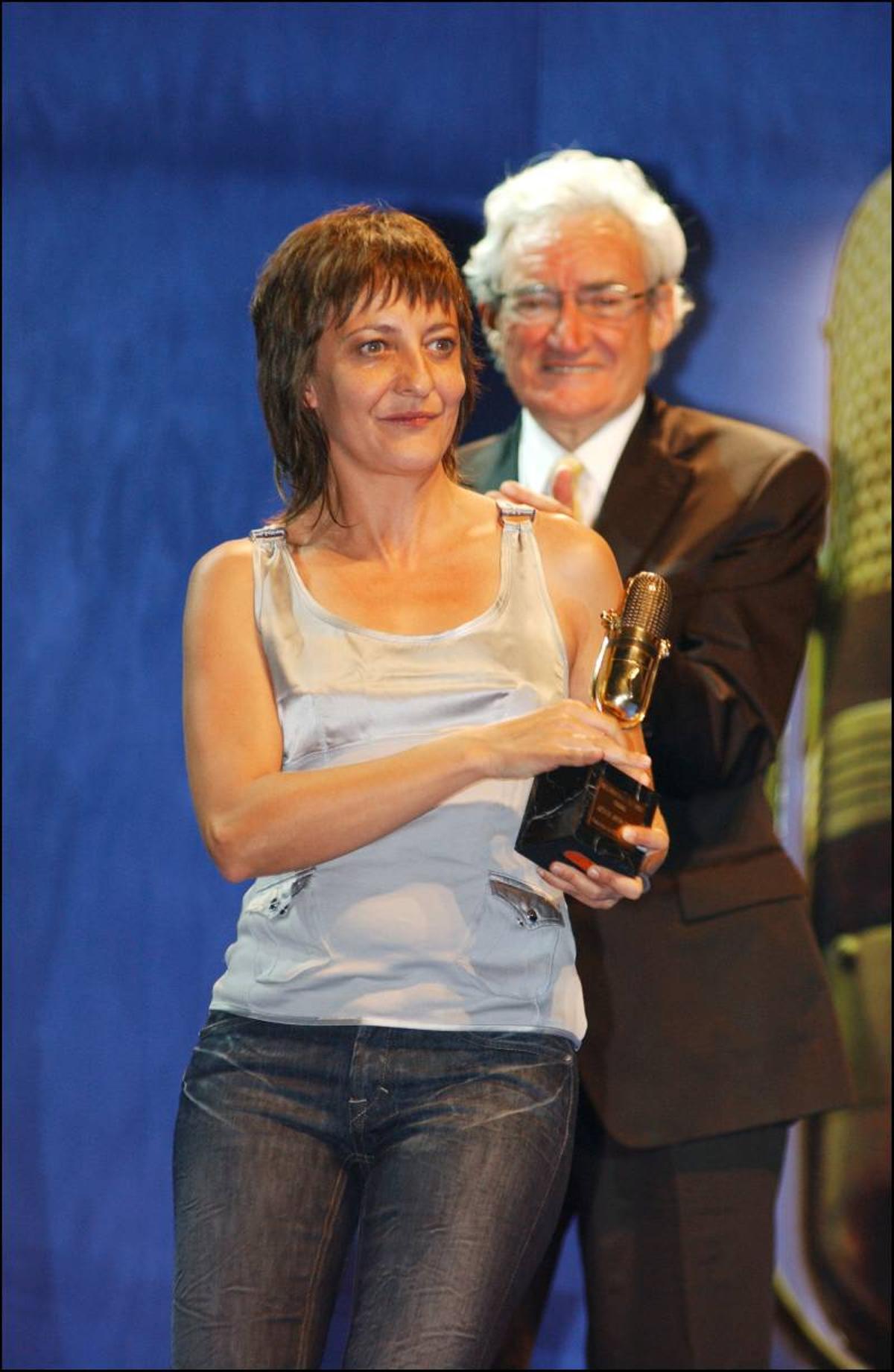Eva Hache es filóloga de corazón aunque no se dedicó nunca a ello