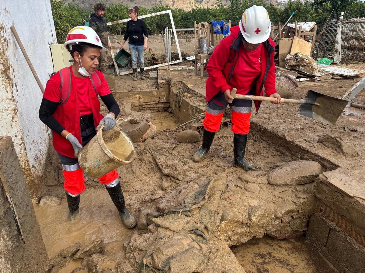 Un equipo de Cruz Roja trabaja en el Valle del Guadalhorce.