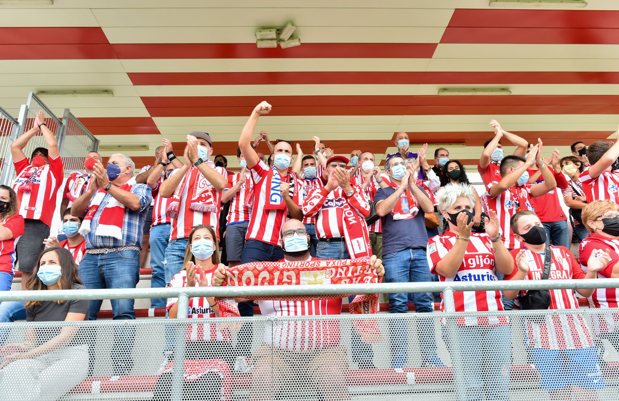 El partido del Sporting en Lezama, en imágenes