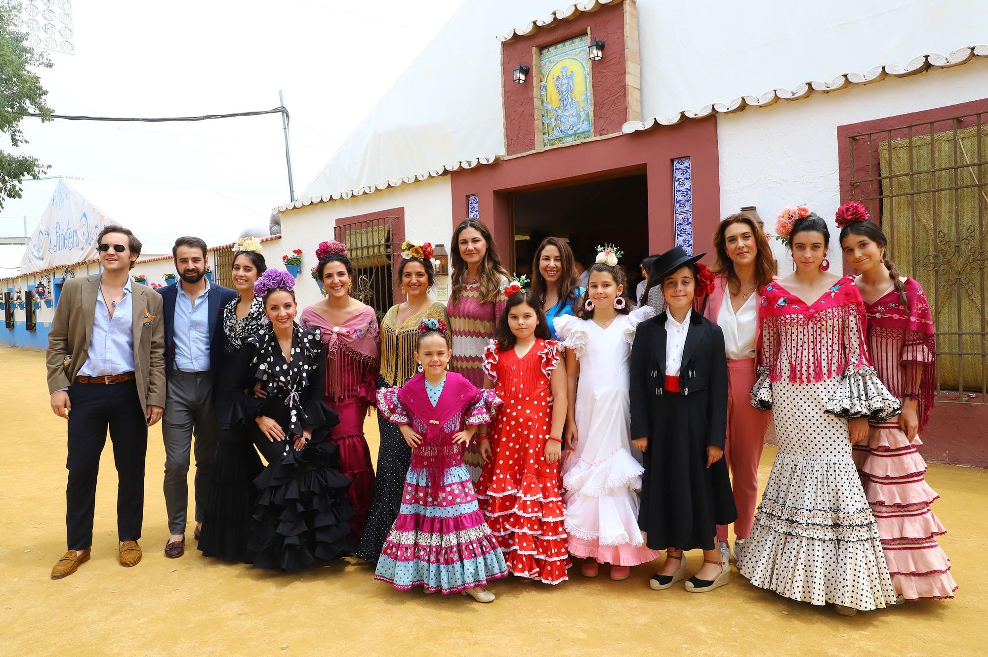 Amigos y familiares en El Arenal el domingo de Feria