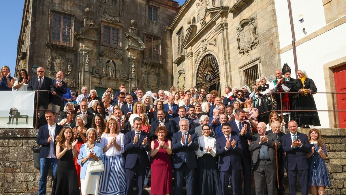 Asistentes a la misa en Bonaval
