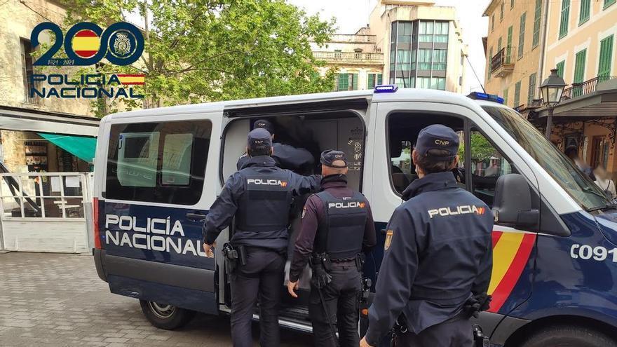 Arrestado en Maó por entrar a robar en un domicilio con sus moradores dentro