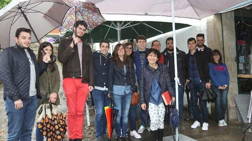 Rocío de Frutos, con miembros de Juventudes Socialistas. // I. Osorio