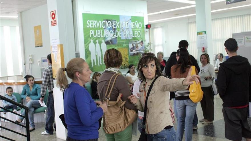 Extremadura termina 2017 con menos parados, pero con empleos más precarios