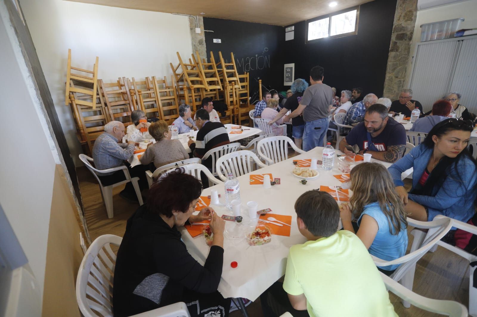 Vecinos desalojados en el camping Altomira de Navajas