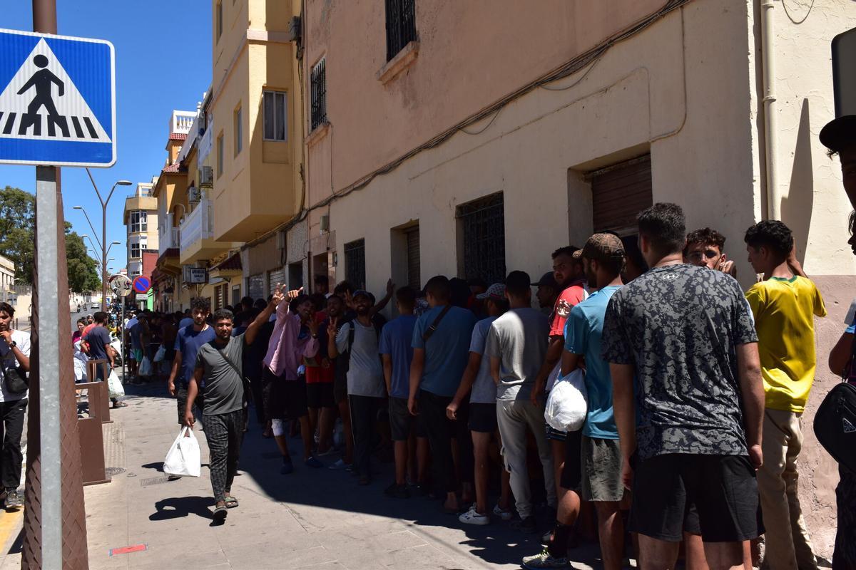El cens autoorganitzat en un barri de Ceuta registra gairebé 5.000 menors que dormen als carrers