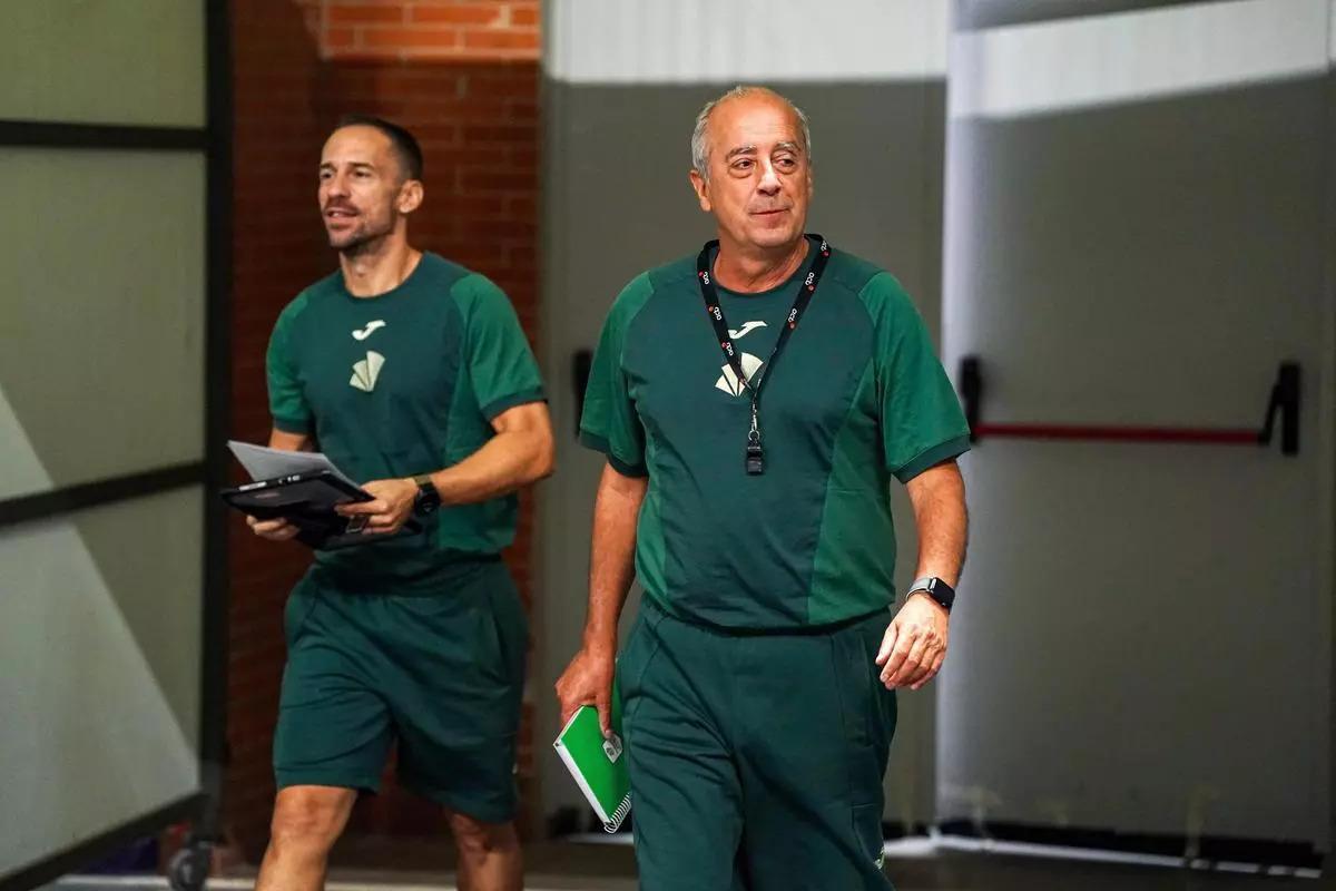 Txus Vidorreta entrando al primer entreno de la temporada.