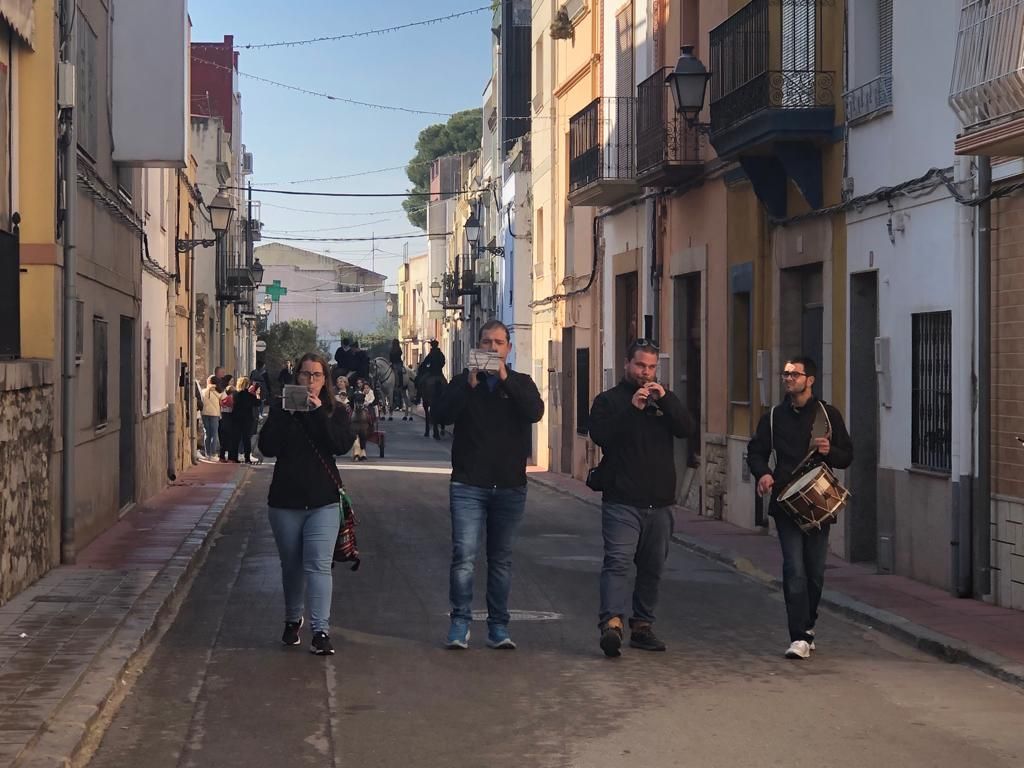 Les millors imatges de l'entrada del Pi de les Quintes i els Quintos a Santa Magdalena