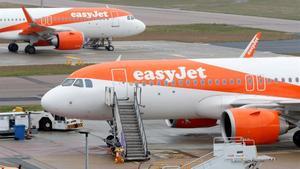 Aviones de Easyjet en el aeropuerto de Luton.