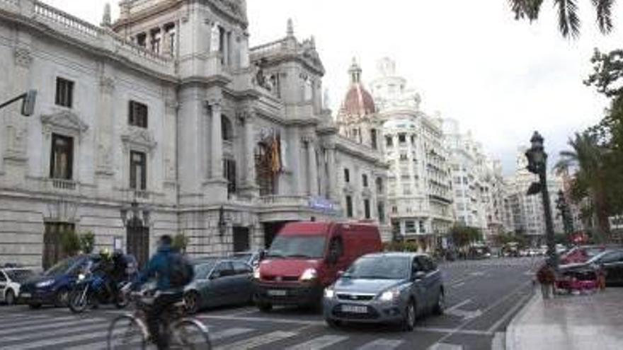 La Plaza del Ayuntamiento cierra un domingo al mes de cara a la futura peatonalización