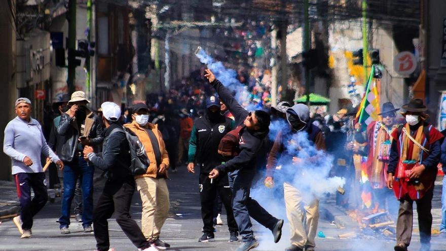 Bolivia se desliza hacia el abismo arrastrada por las crecientes protestas sociales contra el Gobierno de Rodrigo Paz