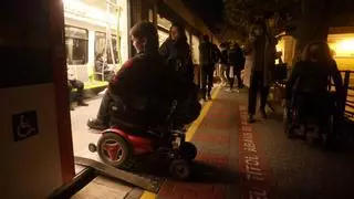 “He tenido que llamar hasta 17 veces para que me pongan una rampa en el metro de Meliana”