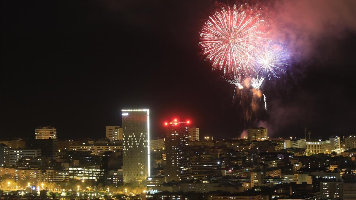 Barcelona 27 09 2020 Festes de la Merce Piromusical visto desde el Turo de la Rovira   bunkers del Carmel   Foto Ferran Nadeu