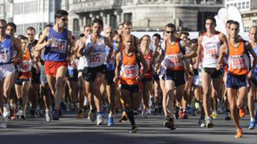 Participantes en la carrera A Coruña 10 celebrada en 2011. / Carlos Pardellas