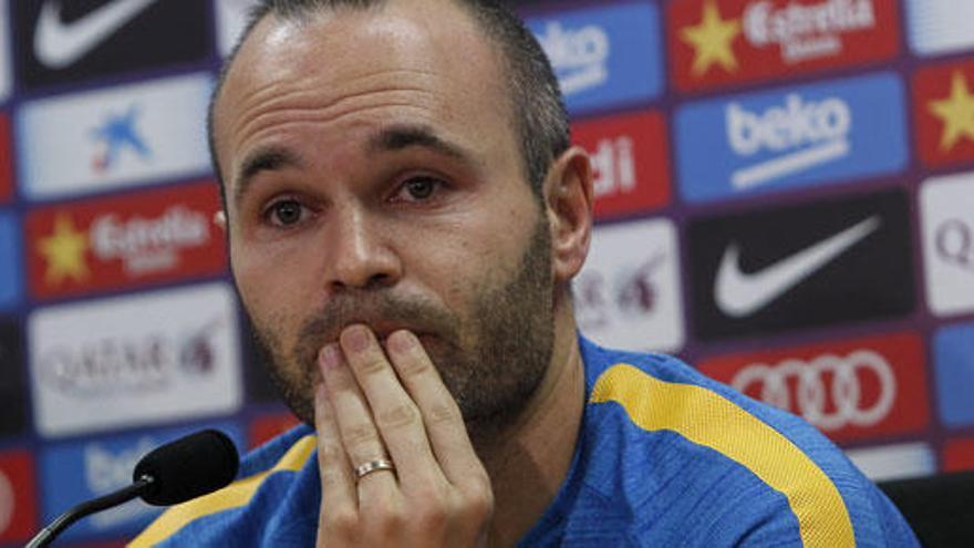 Iniesta espera que Messi juegue como titular en el clásico.