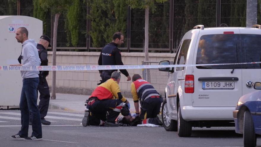 Un home dispara 5 vegades la seva exparella davant del seu fill en un col·legi