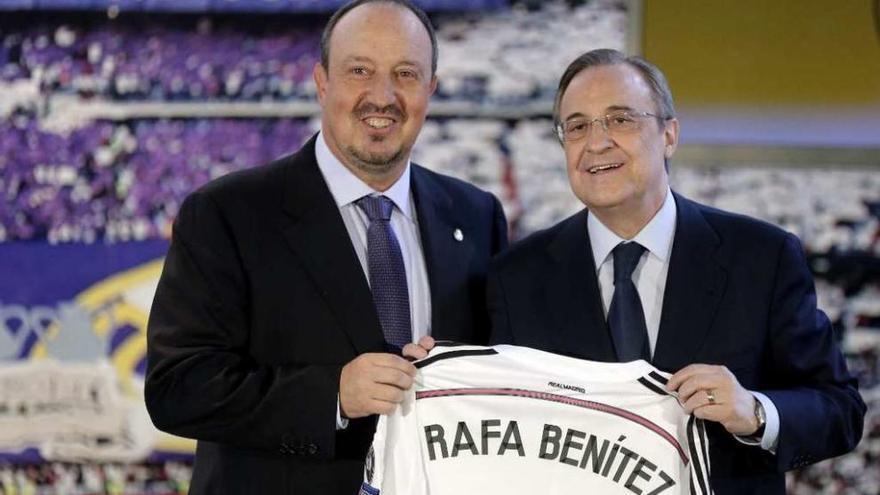 Rafa Benítez, el día de su presentación como entrenador del Madrid, con Florentino Pérez.