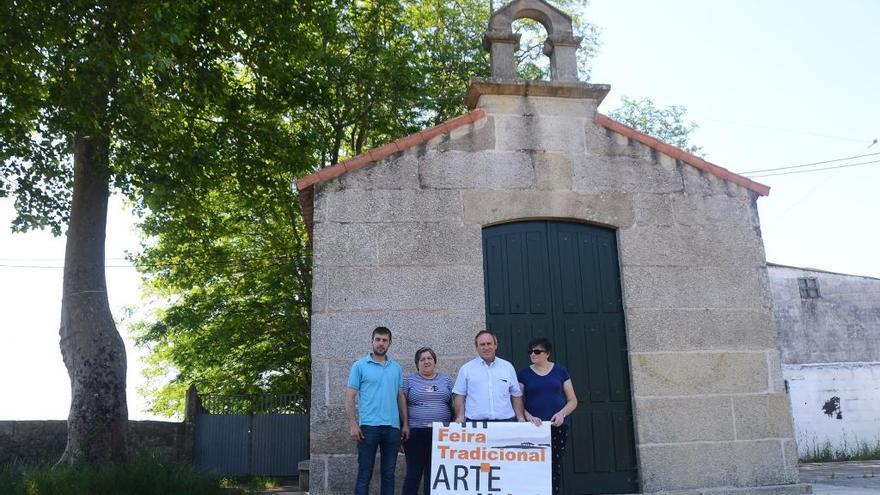 Directivos de Meiramar-Axóuxeres, esta mañana en el atrio. // G.N.