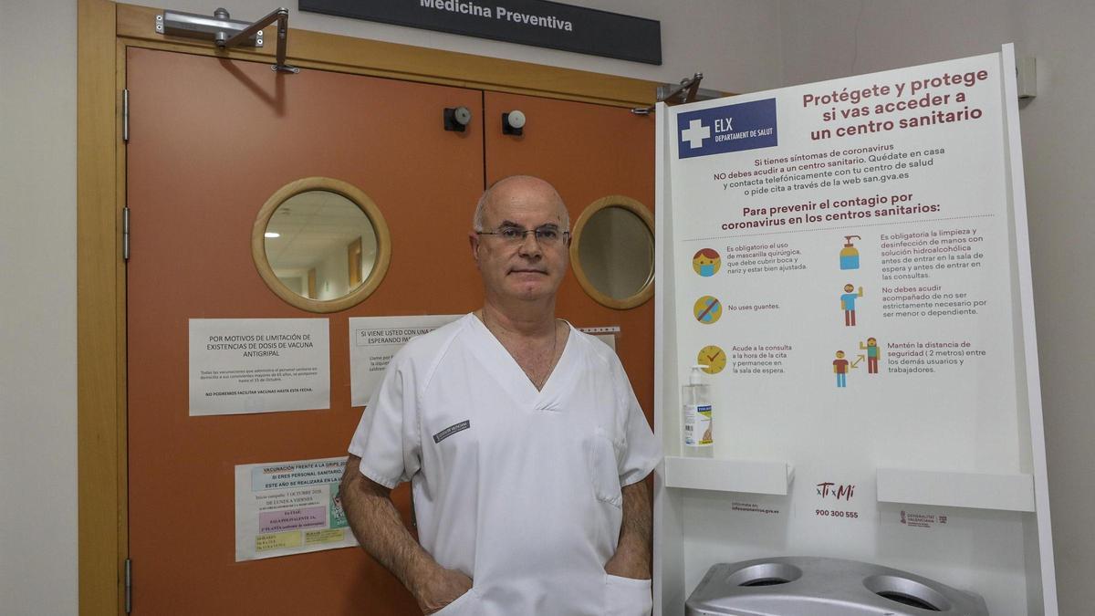 Juan Francisco Navarro, médico:  Hoy un virus puede cruzar al otro extremo del mundo en apenas 12 horas