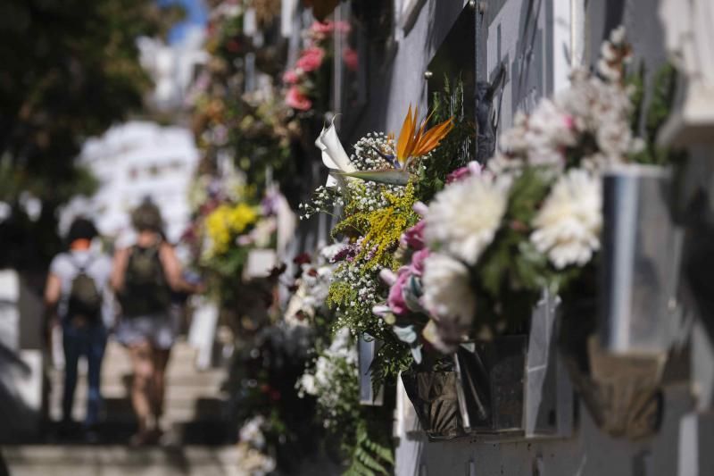 Cementerio de San Lastenia en el día de Todos los Santos