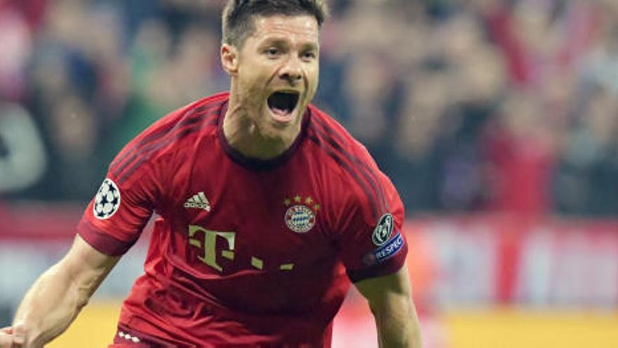 Xabi celebrando un gol con el Bayern.