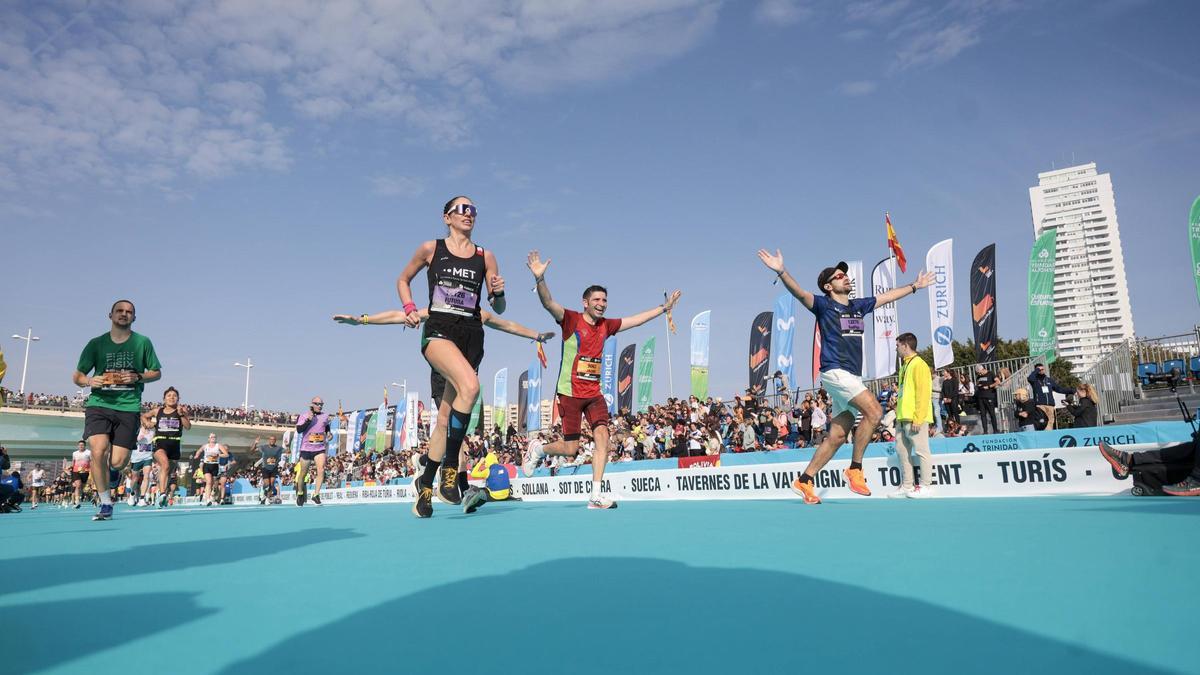 Más de 35.000 corredores de todo el mundo sueñan ya con cruzar la meta este domingo