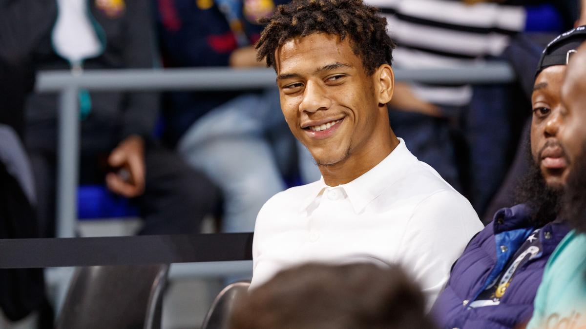 Jean-Clair Todibo, en una visita al Palau Blaugrana cuando era jugador del Barça.