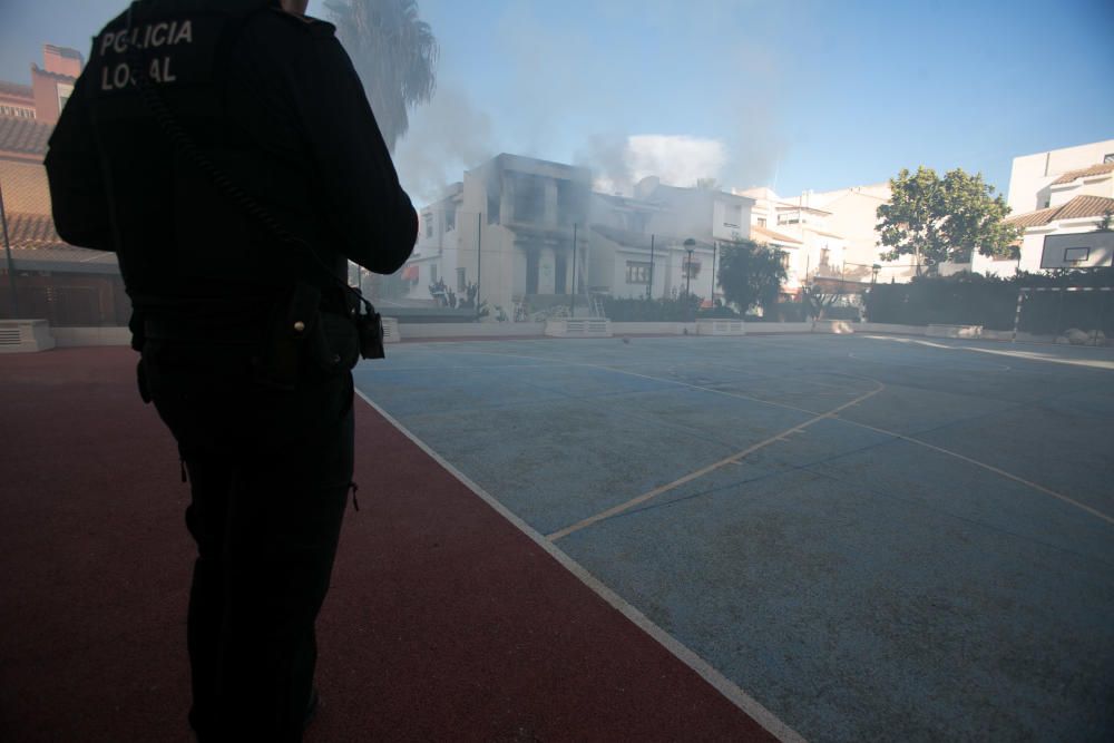 Incendio en un bungalow abandonado en urbanización Jardines de Las Huertas.