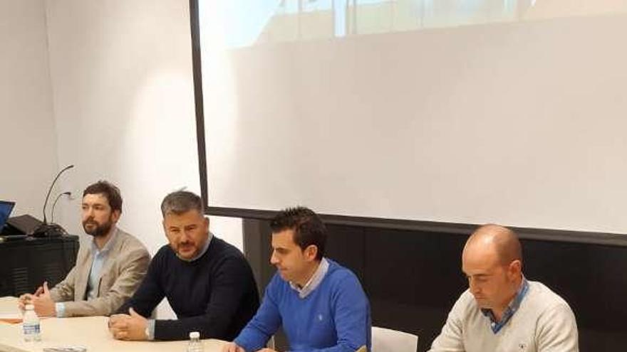Diego Busto, de Ciudadanos Pravia; Sergio García, secretario de organización de Asturias; José Luis Muñoz y Alberto Morán, de la agrupación local.