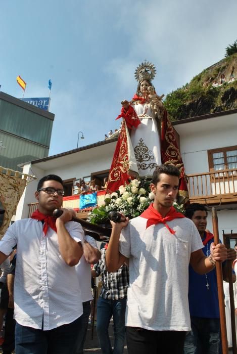 Procesión de la Virgen del Rosario en Luarca