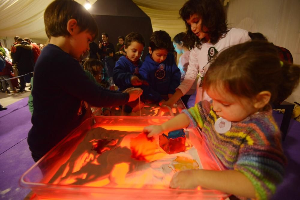 Los niños juegan en el Mercado en Pontevedra