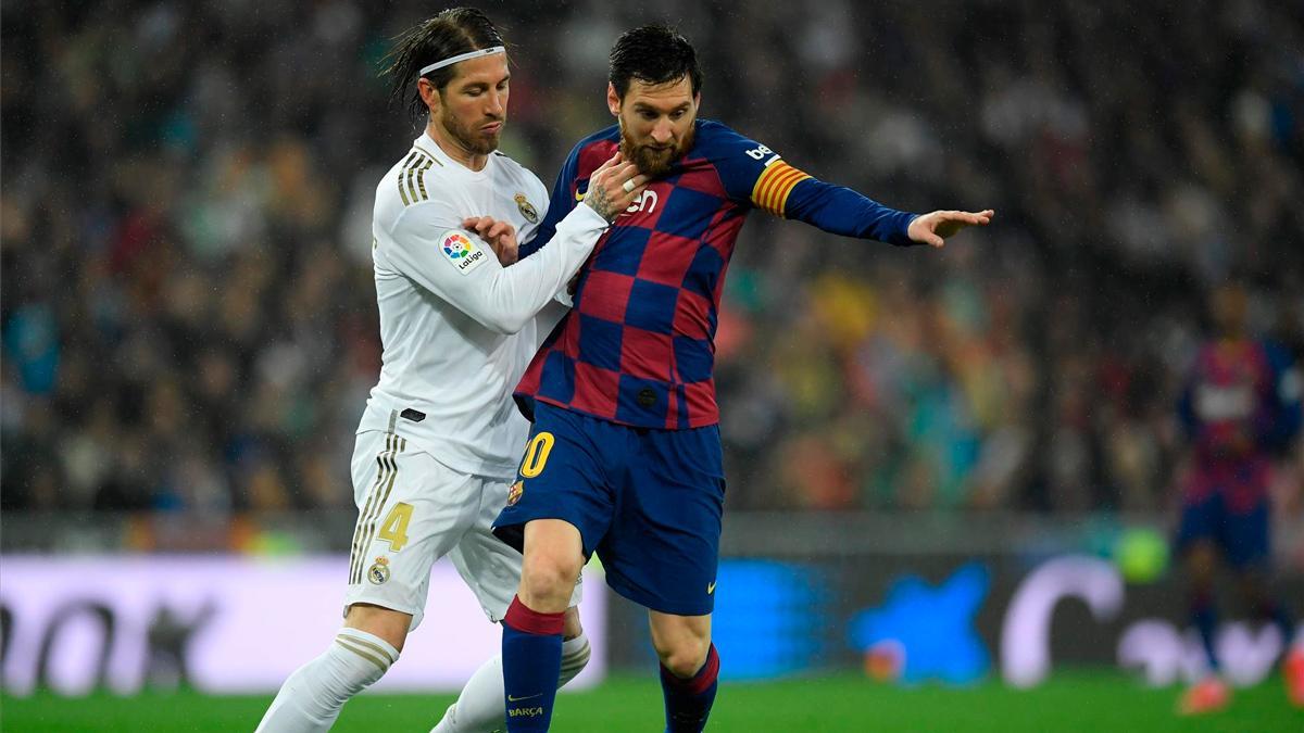 Messi y Ramos, durante un Clásico