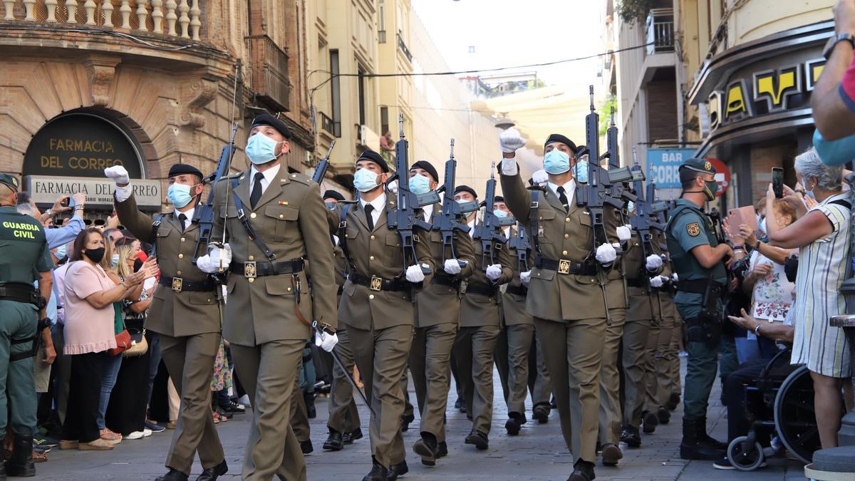 Izado de bandera en Las Tendillas en honor a la patrona de la Guardia Civil