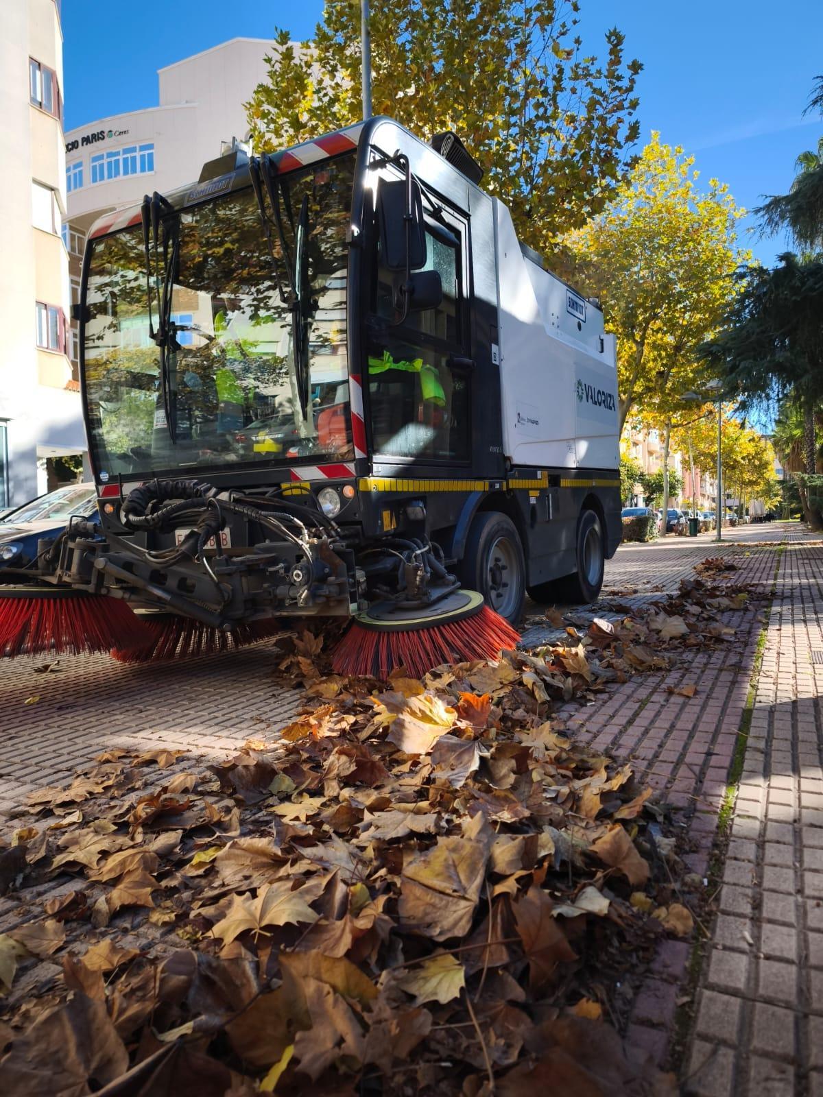 Una barredora trabajando.