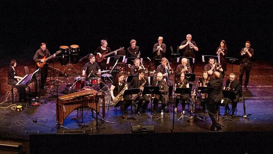 El jazz es manté viu a Pau amb el concert de la HertfordShire Big Band