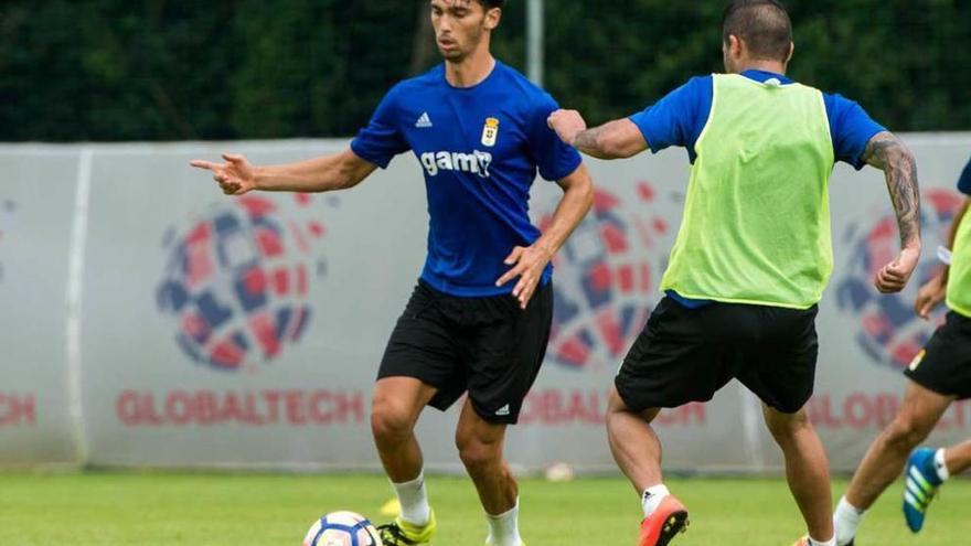 Lucas Torró, durante un entrenamiento con el Oviedo.