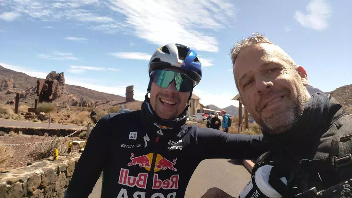 Primoz Roglic, Wout van Aert, Filippo Ganna… toda la élite del ciclismo quiere una foto hecha por este tinerfeño