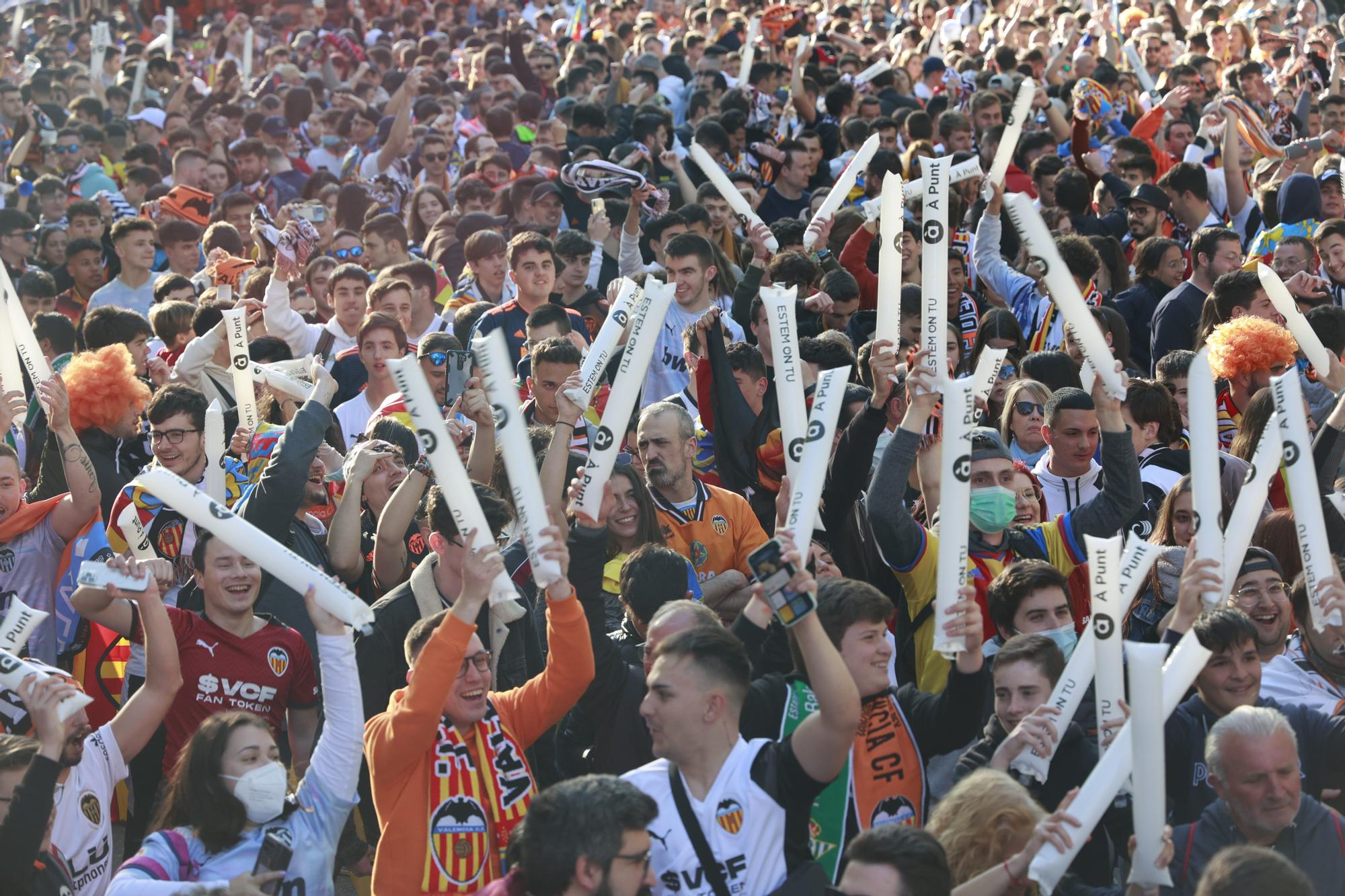 Mestalla es una fiesta en las horas previas a la final