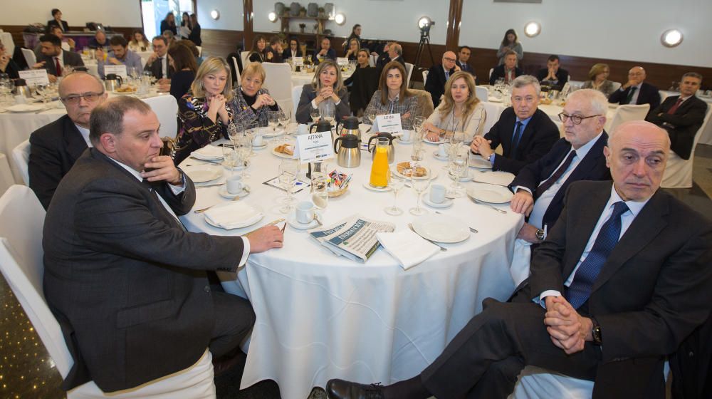 El director general de Contenidos de INFORMACIÓN, Juan R. Gil; el Síndic de Comptes, Antonio Mira-Perceval; la consellera de Justicia, Gabriela Bravo; la de Sanidad, Ana Barceló; la directora territorial de Alicante y Murcia de Bankia, Olga García; la vicerrectora de la UA Mónica Martí; la secretaria del Consejo Social de la UA, Aránzazu Calzada; el fiscal jefe provincial, Jorge Rabasa, el presidente de la Fundación CAM, Luis Boyer, y el consejero delegado de Prensa Ibérica en la Comunidad, Juan A. López Ruiz de Zuazo.