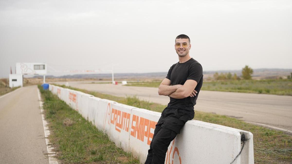 Víctor Mur, en el circuito que dirige junto a su padre en Samper de Calanda donde imparte clases de drift.