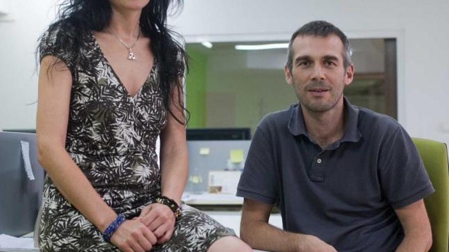 Paula Rivero y Pedro Menéndez, ayer, en la sede de su empresa.