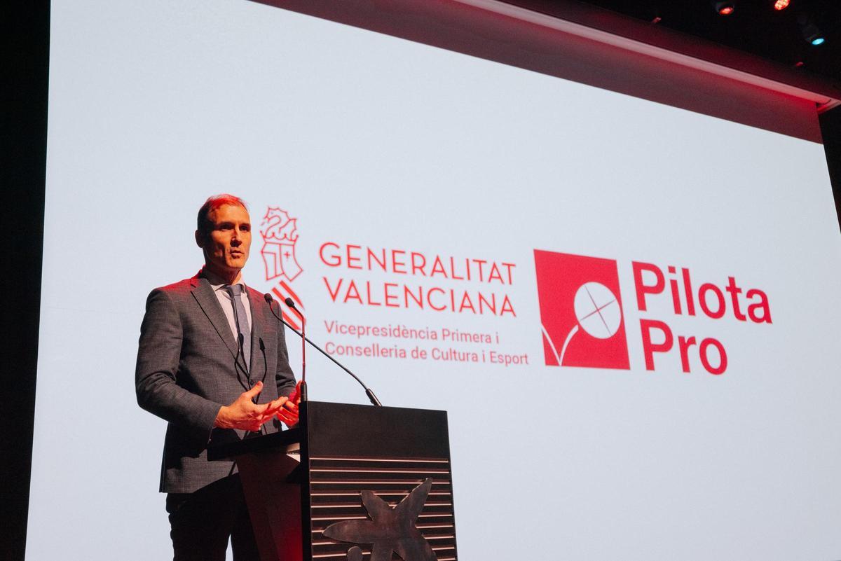 Luis Cervera va assegurar que la nova etapa "genera il·lusió y expectatives".