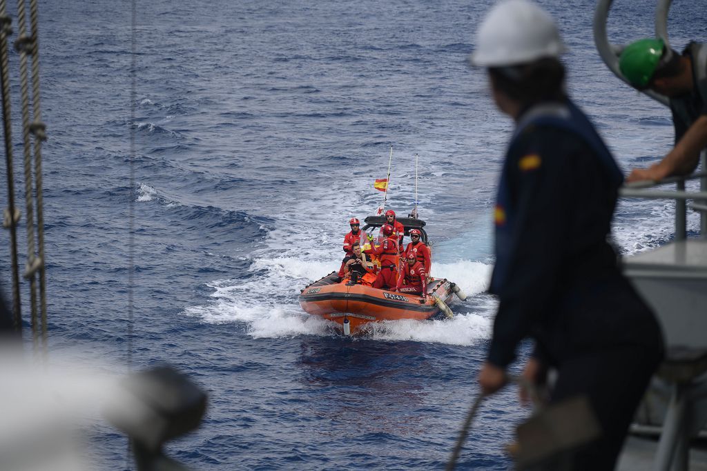 La Armada simula el accidente de un submarina para rescatar a su tripulación