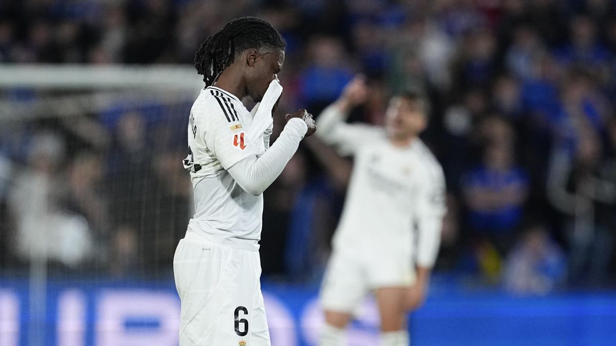Eduardo Camavinga se retira del campo en el partido que jugaron Real Madrid y Getafe en el Coliseum Alfonso Pérez