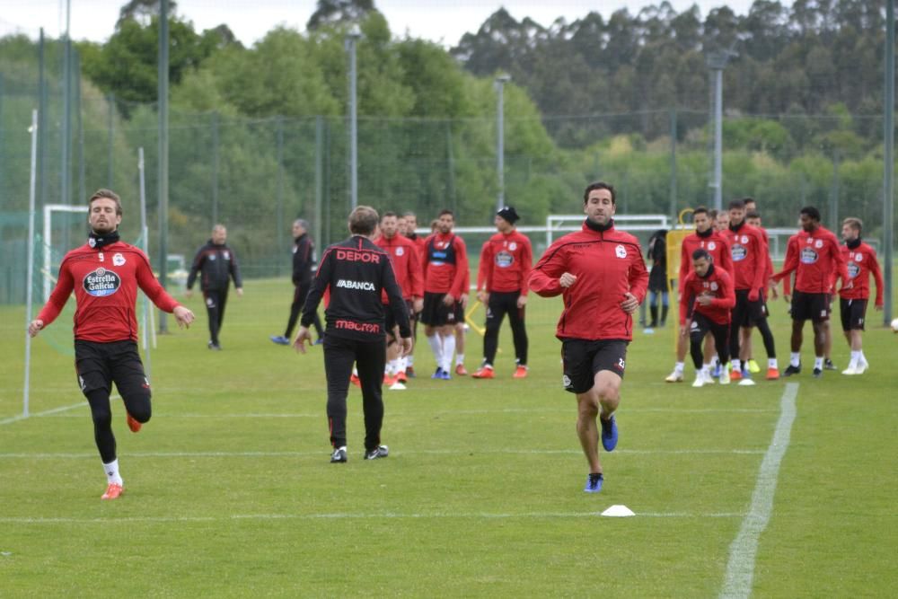 La plantilla se ejercita en Abegondo con la vista puesta en el partido de este viernes 26 en el Nuevo Estadio Los Pajaritos de Soria ante el CD Numancia.