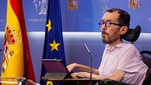 Pablo Echenique en rueda de prensa en el Congreso.