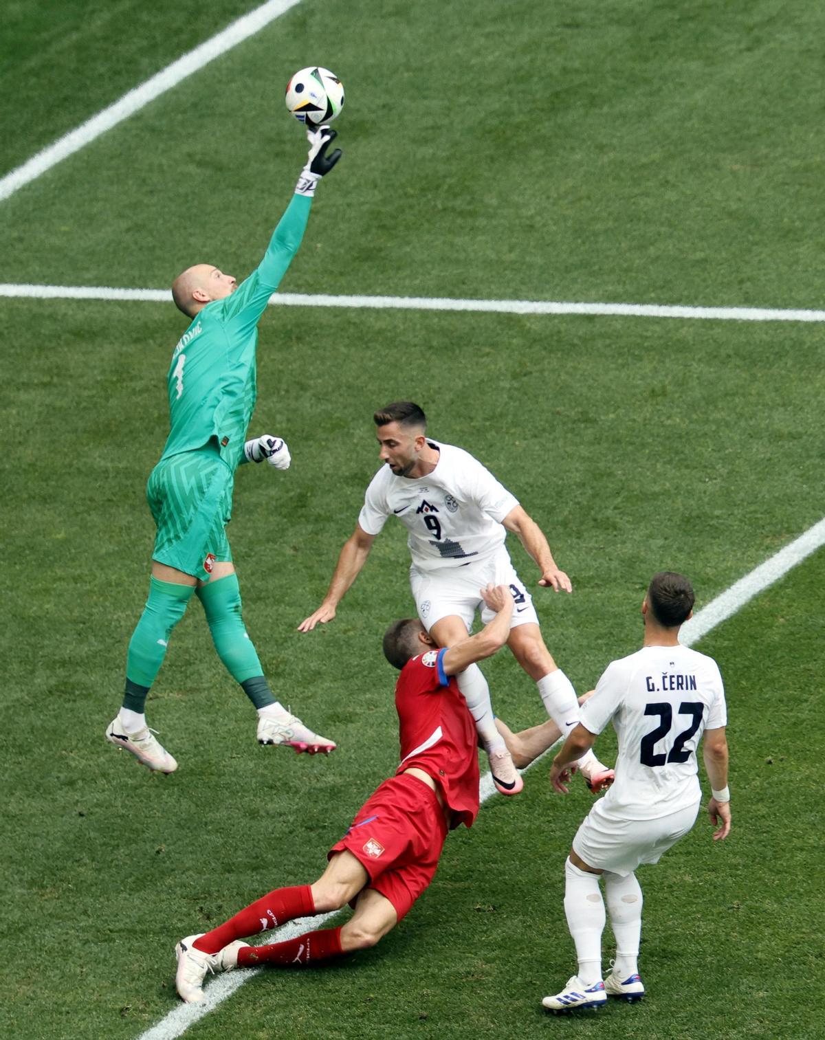 Eurocopa 2024 | Fase de grupos: Eslovenia - Serbia, en imágenes. Eurocopa 2024 | Fase de grupos: Eslovenia - Serbia, en imágenes.