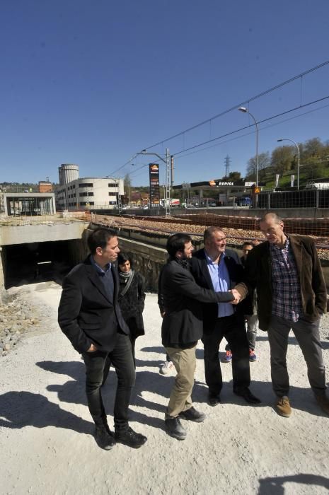 Alberto Garzón en las obras de soterramiento de FEVE